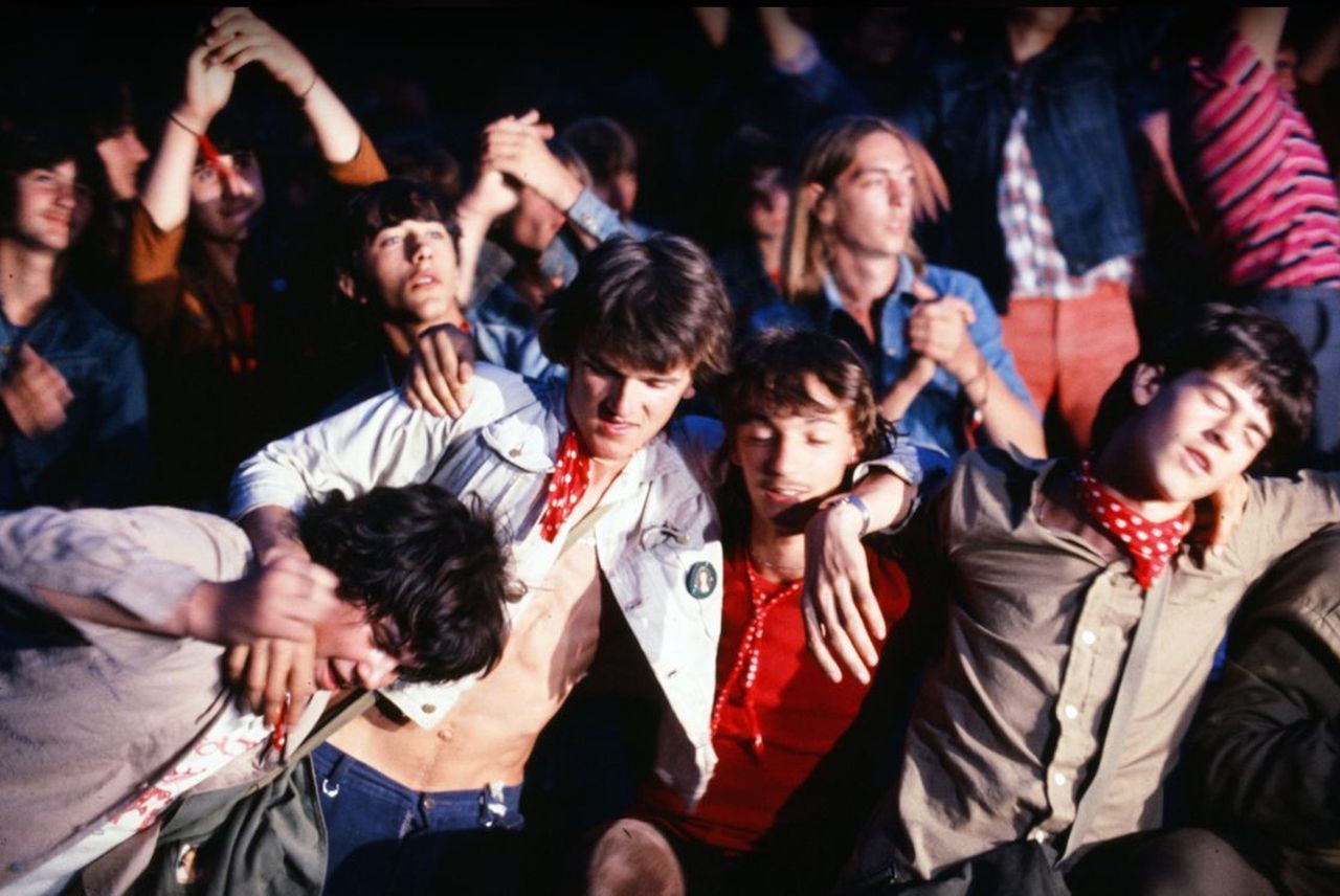 Babos kendős rajongók 1980-ban az Újszegedi Szabadtéri Színpadon az Omega, az LGT és a Beatrice közös koncertjén.