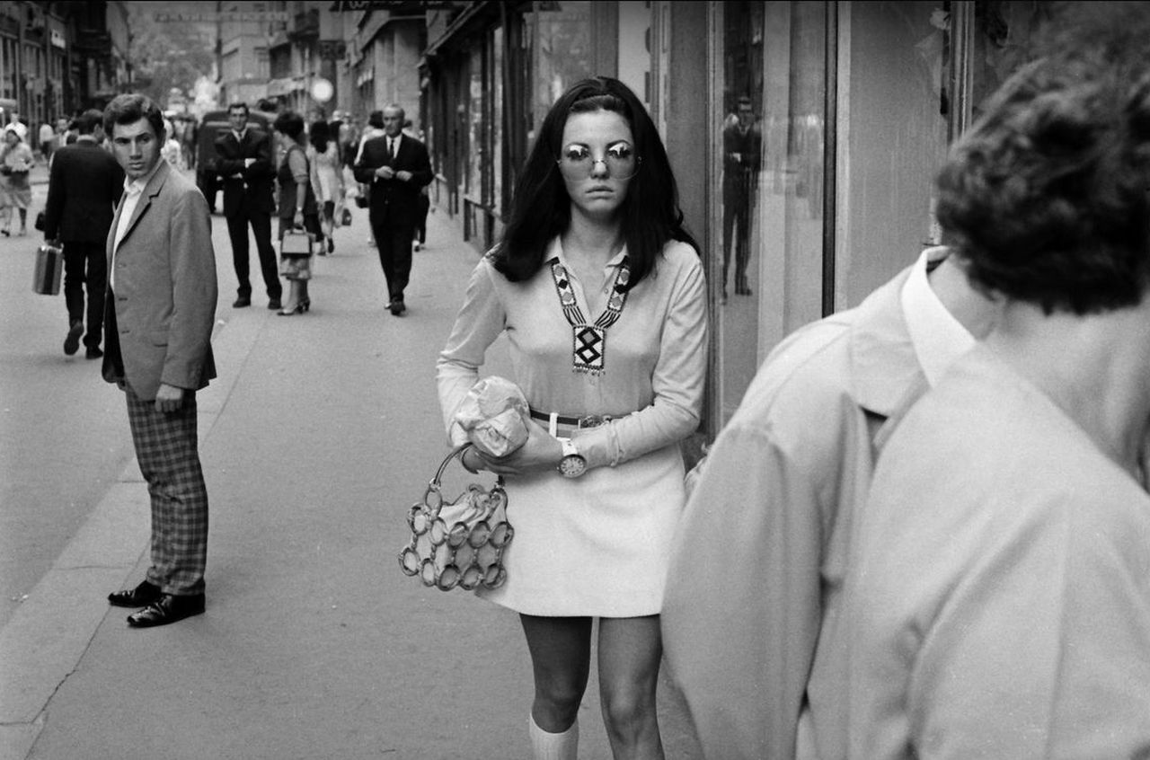 Zalatnay Sarolta 1970-ben a budapesti Váci utcán. Az énekesnő ruházkodásával divatot teremtett a korabeli tinédzserlányok körében.