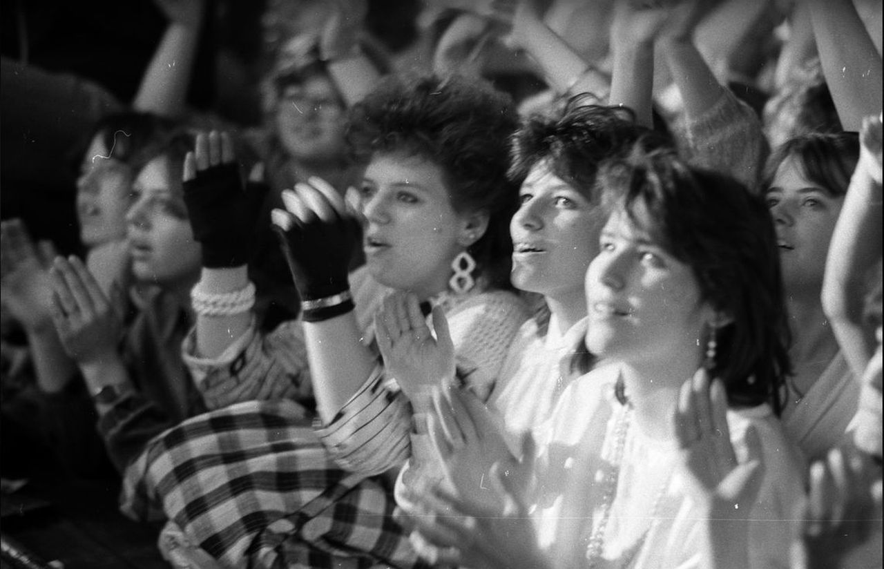 Rajongók 1986-ban a budapesti Pop-meccs gálán a Kertészeti Egyetem Klubjában (KEK).
